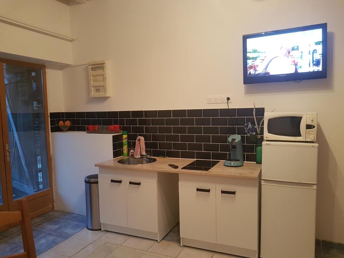 Bed and Breakfast Le Betrot Estissac Esterno foto