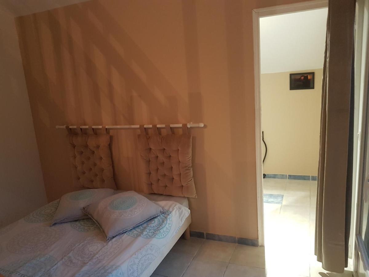 Bed and Breakfast Le Betrot Estissac Esterno foto
