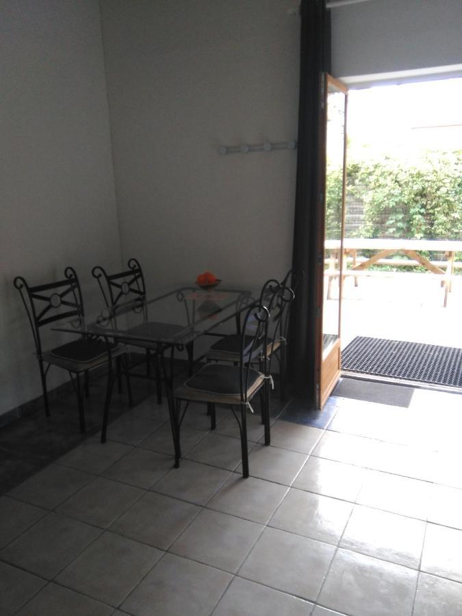 Bed and Breakfast Le Betrot Estissac Esterno foto