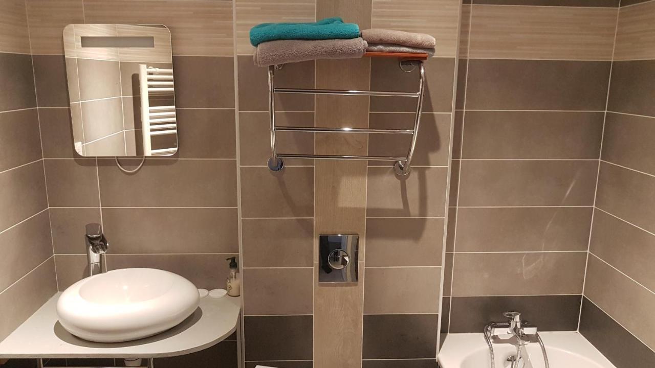 Bed and Breakfast Le Betrot Estissac Esterno foto