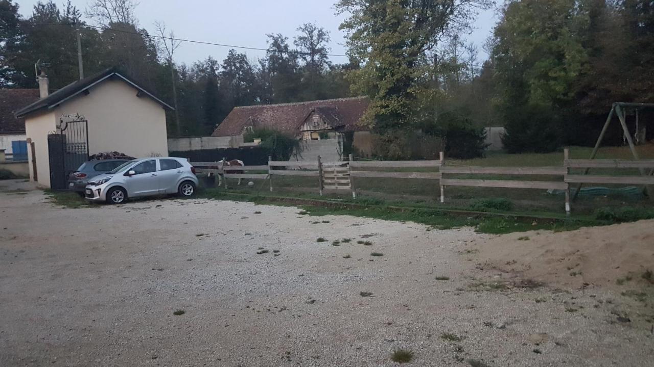 Bed and Breakfast Le Betrot Estissac Esterno foto